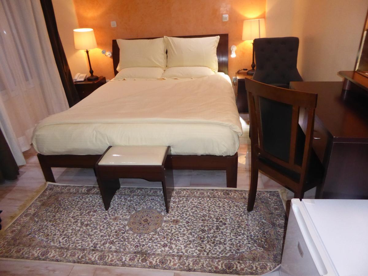 Safyad Hotel Yaoundé Extérieur photo